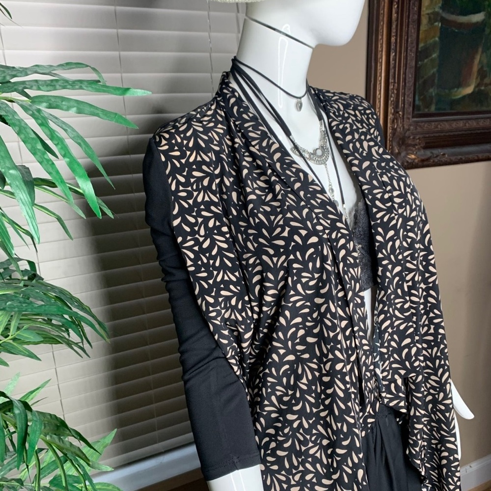 Black light weight draped Cardigan Size Small